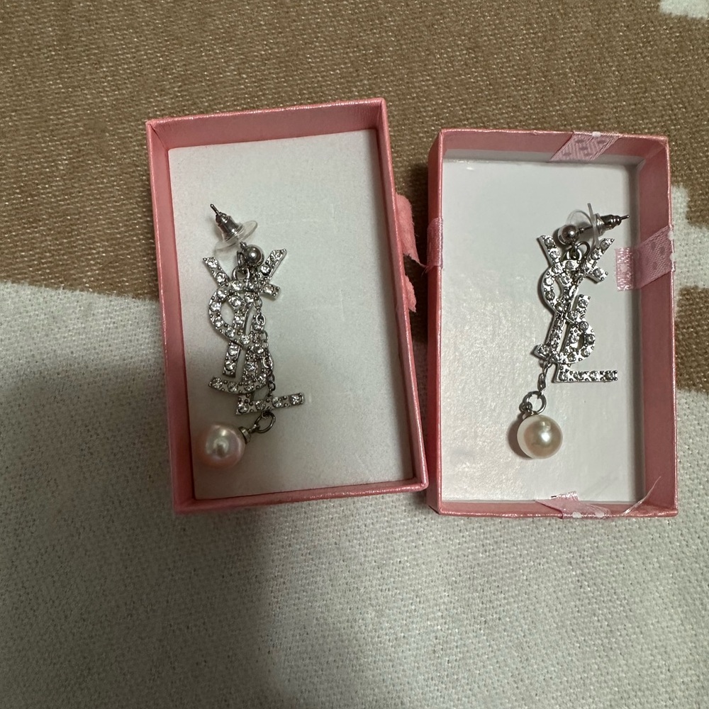 Elegant fashion earrings! Take all for cheap price